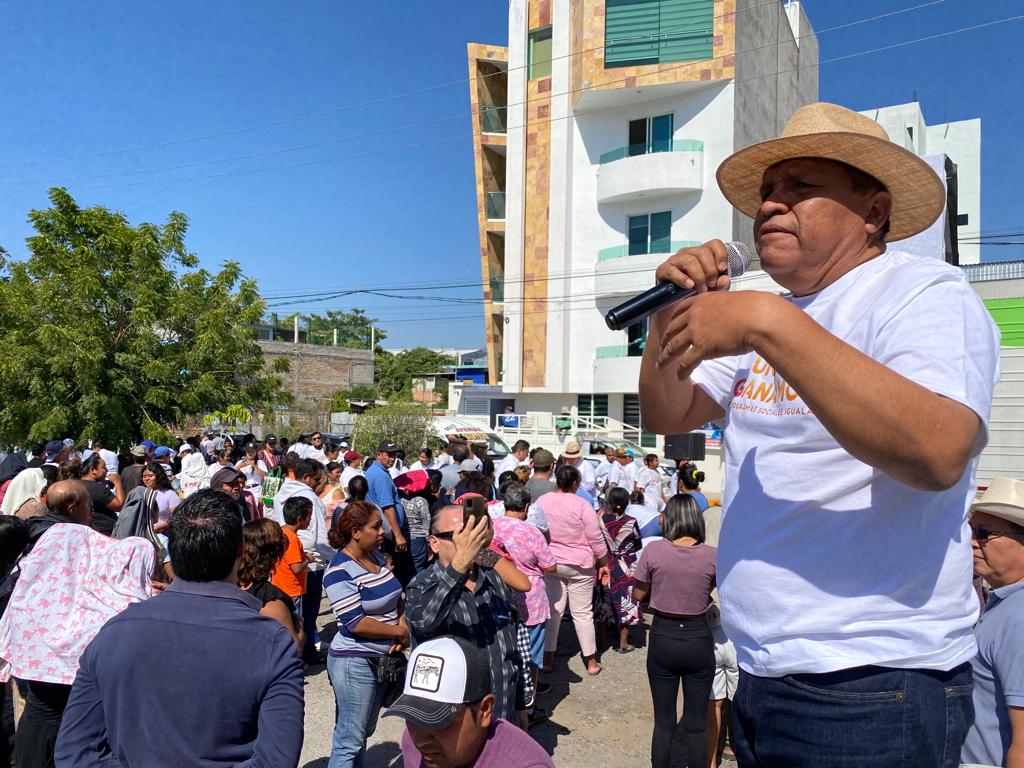 Inicia David Gama y Antonia Cardozo entrega de más de 10 mil pollos a familias&nbsp;vulnerables.