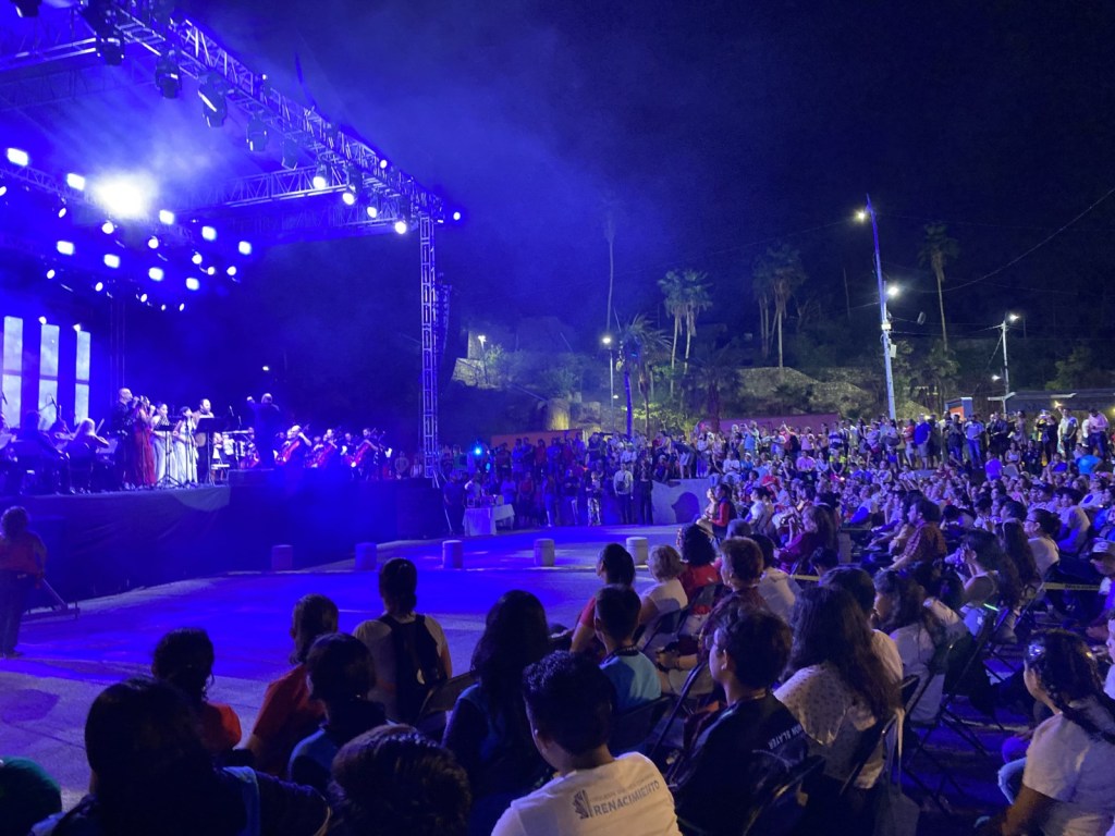 Familias acapulqueñas y turistas celebran el amor por Acapulco con la&nbsp;OFA