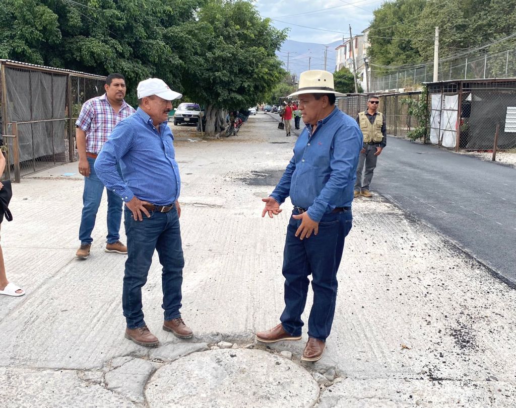Alcalde David Gama supervisa obra en la Col.&nbsp;Infonavit