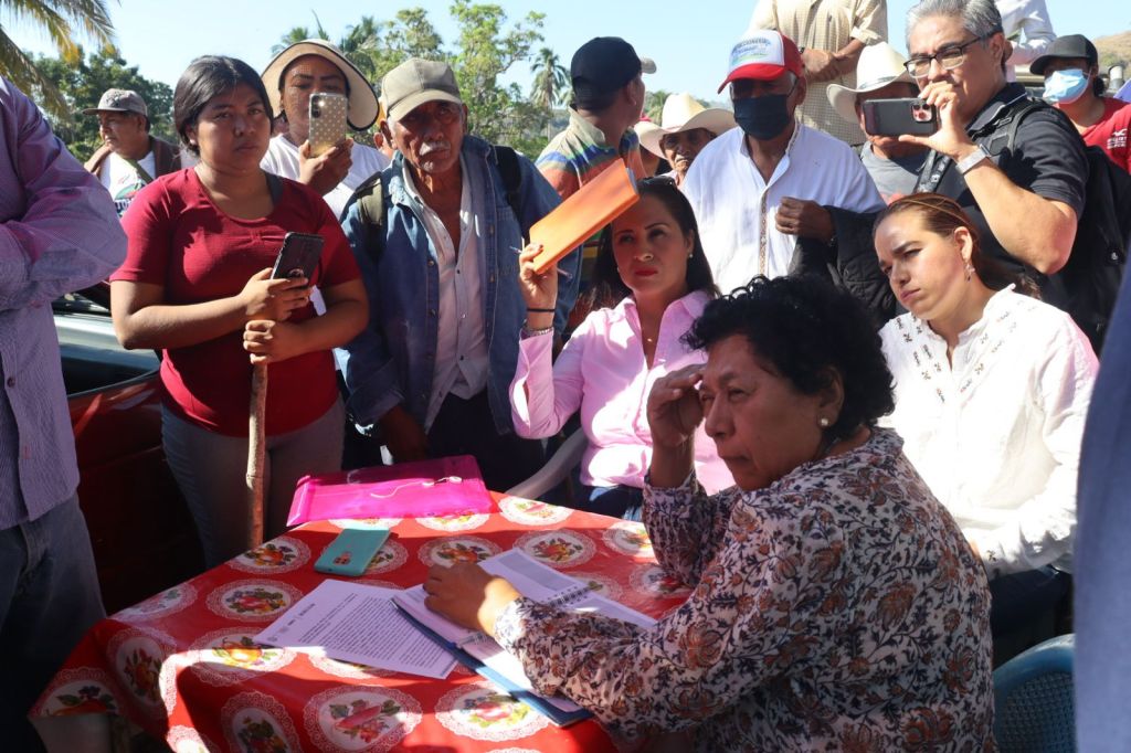 Atiende la secretaria de Salud solicitudes de pobladores de Quetzalapa y garantiza cobertura&nbsp;médica