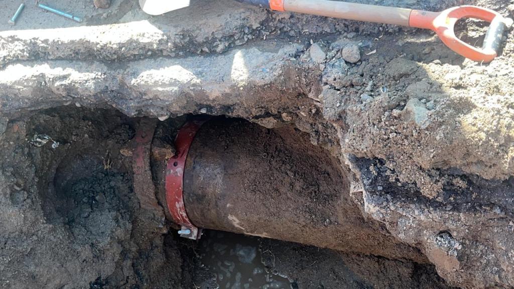 CICAEG Y CAPASEG trabajan en conjunto para reparar tubería de agua en el puerto de&nbsp;Acapulco