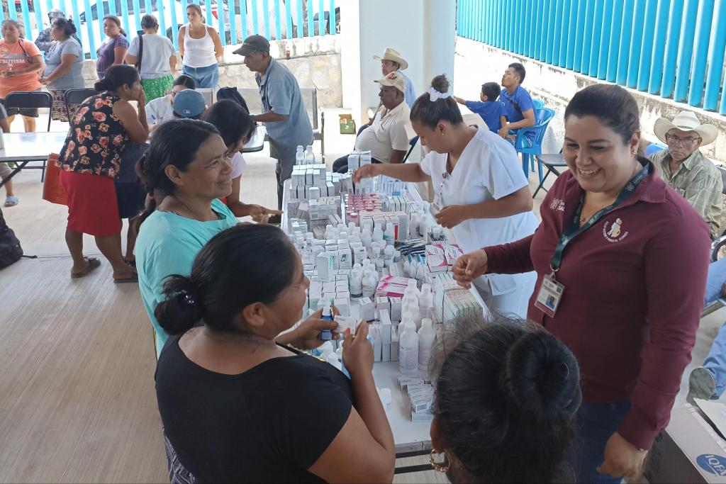 Mejoran servicios de salud en Quetzalapa, municipio de Azoyú: Aidé&nbsp;Ibarez