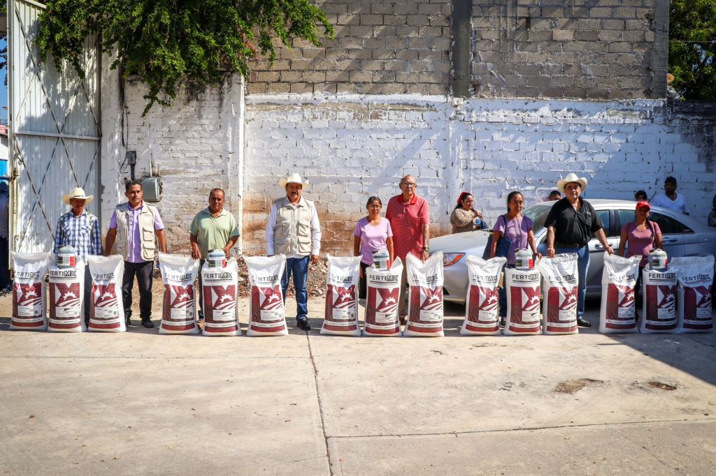 Entrega Sagadegro paquetes tecnológicos agrícolas a productores de la zona&nbsp;Norte