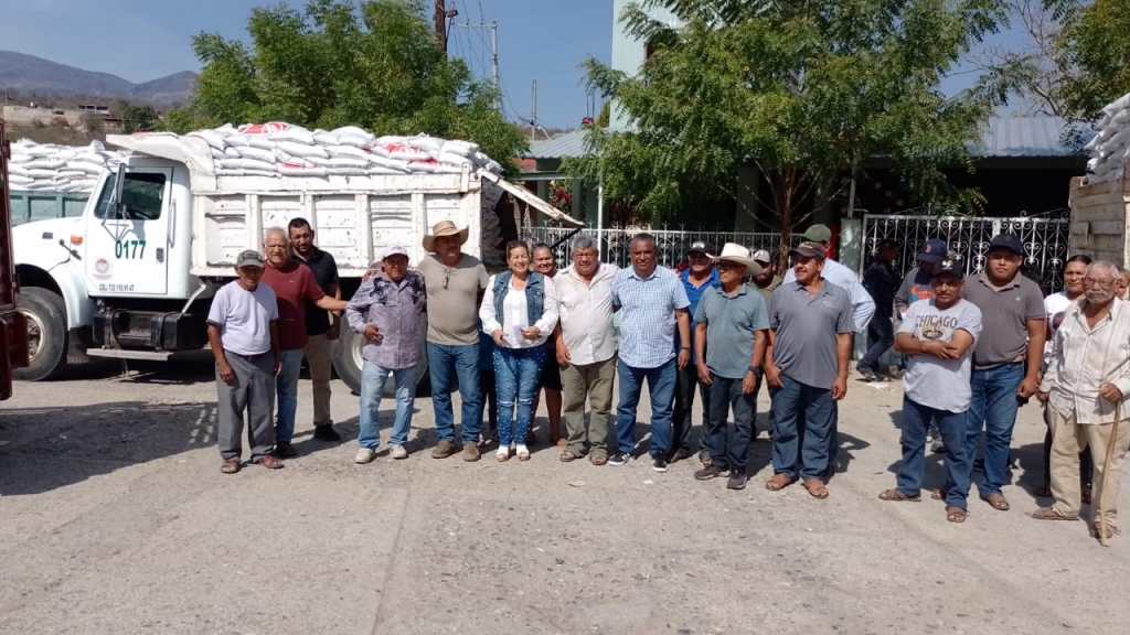 Concluye traslado de fertilizante en la comunidad de&nbsp;Ahuehuepan