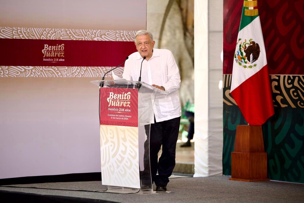Encabeza AMLO y gobernador de Oaxaca natalicio 218 de Benito&nbsp;Juárez
