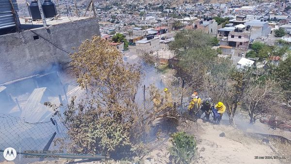 VORAZ INCENDIO ACABA CON UNA CASA EN&nbsp;CHILPANCINGO