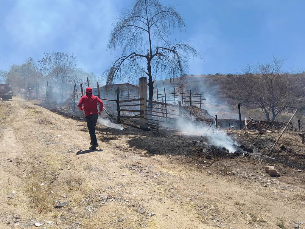 PC Iguala sofoca 3 incendios de&nbsp;pastizales