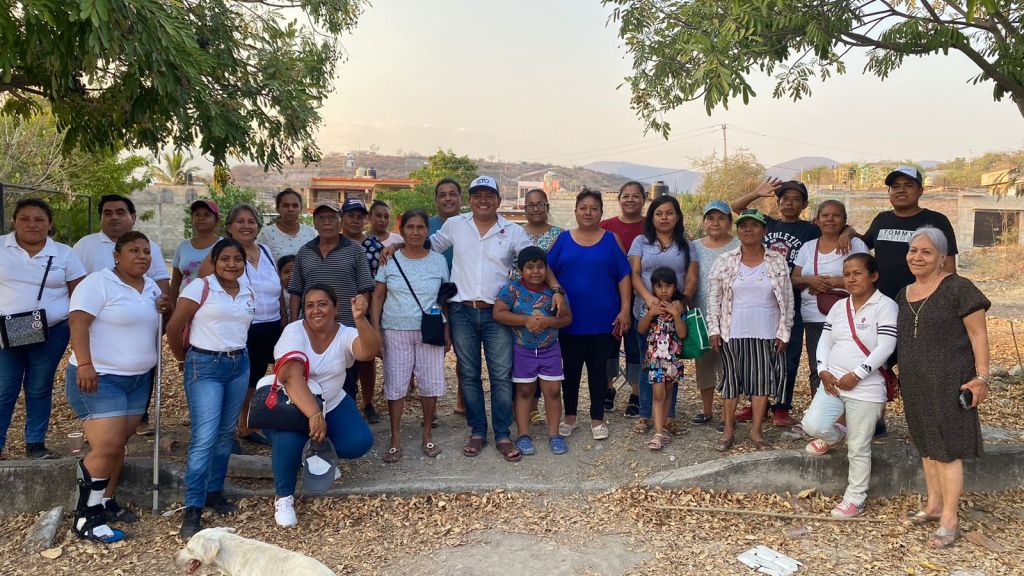 Recibe Beto Reynada respaldo de vecinos de la colonia Heberto&nbsp;Castillo