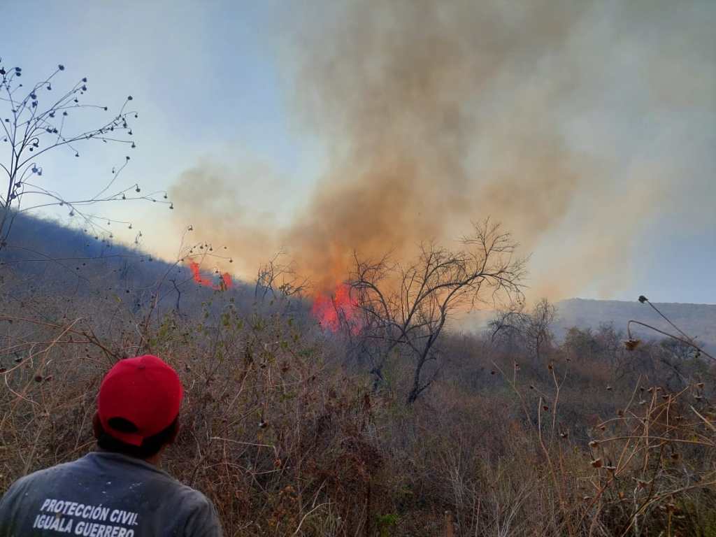 Protección Civil controla el incendio en Cerro&nbsp;Grande.