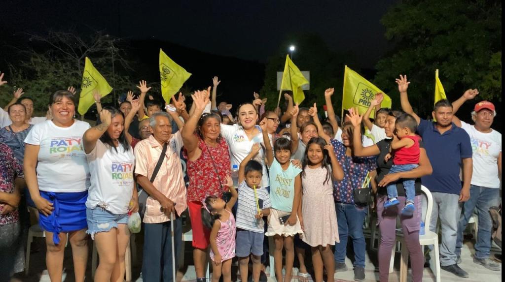 Se reúne Patricia Rojas Giles con familias de la 24 de&nbsp;Febrero