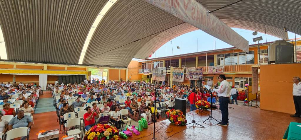 Presenta David Gama Pérez Plan de Gobierno a&nbsp;maestros