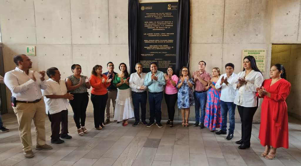 Devela David Gama Pérez placa conmemorativa del Palacio Municipal de&nbsp;Iguala