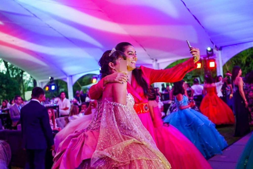 Acuden 2 adolescentes guerrerenses a “Mis XV en Los&nbsp;Pinos”