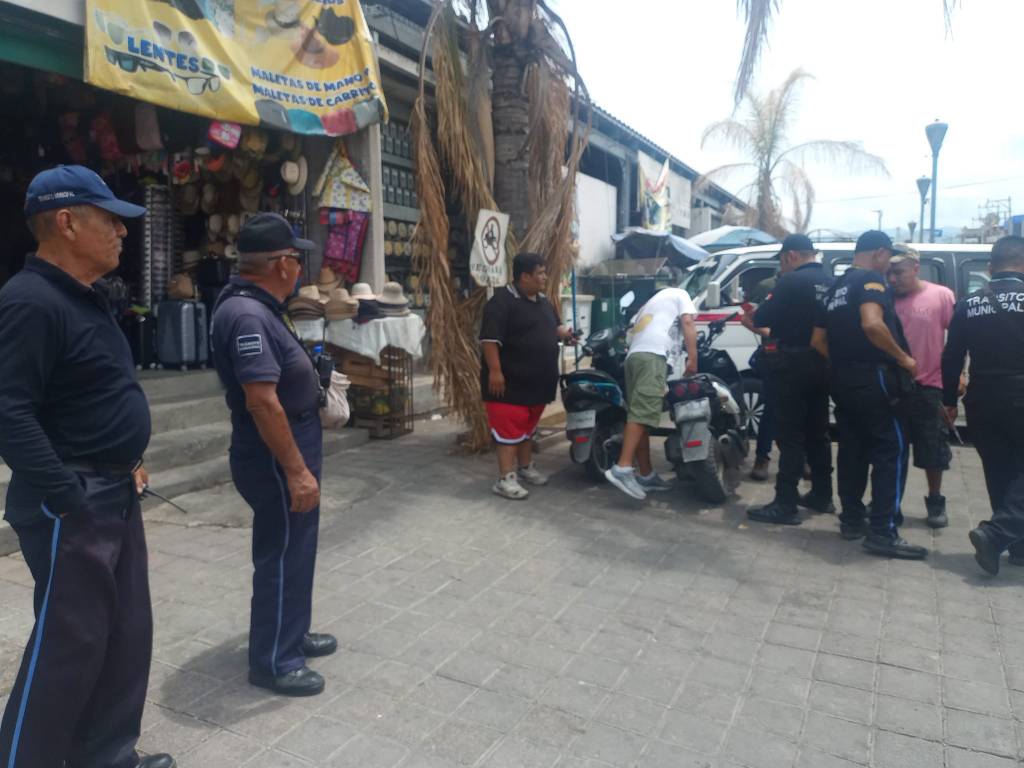 Despejan accesos al mercado usados como estacionamiento de&nbsp;motocicletas