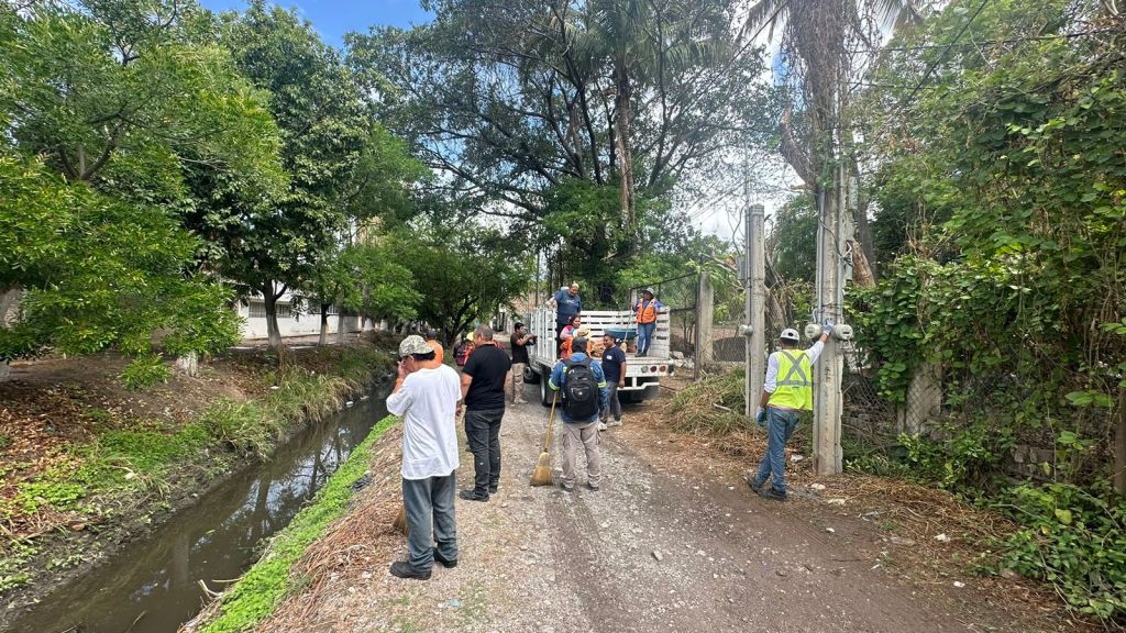 Limpian el Canal de La Esperanza para evitar&nbsp;inundaciones