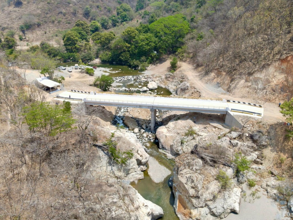 En el año de las obras, la gobernadora Evelyn Salgado impulsa infraestructura carretera en las 8 regiones del&nbsp;estado