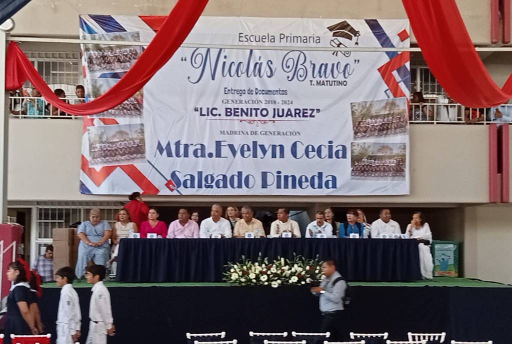 Apadrina David Gama a alumno de la Nicolás&nbsp;Bravo