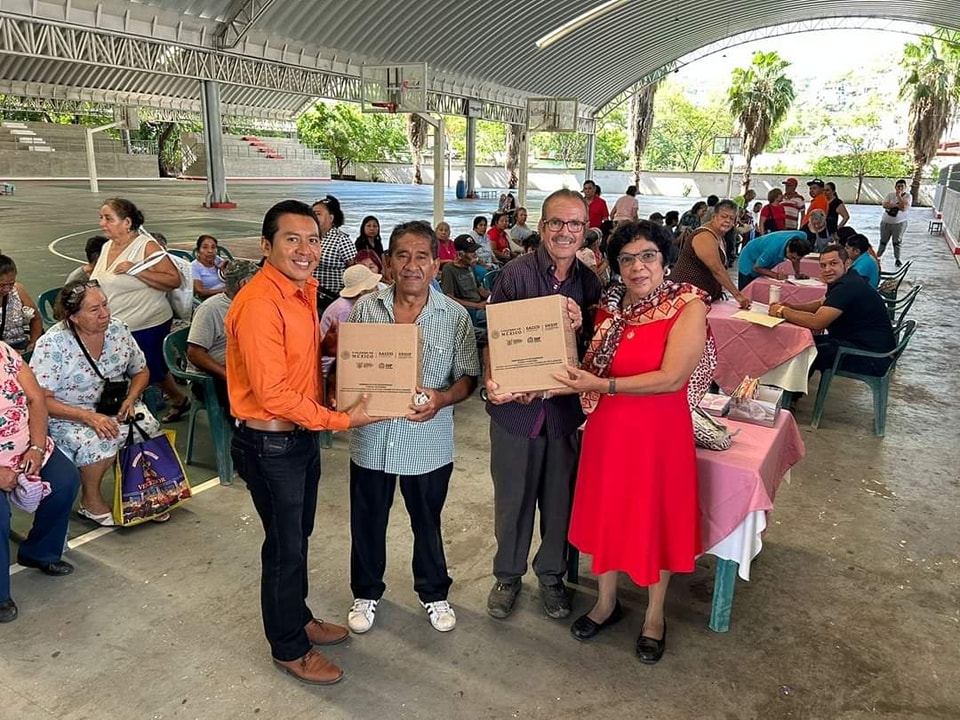 ENTREGA DIF IGUALA APOYO ALIMENTARIO A ADULTOS MAYORES Y PERSONAS CON CAPACIDADES&nbsp;DIFERENTES