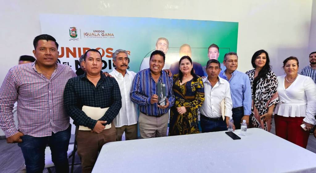 Presenta alcalde David Gama, premio Escoba de&nbsp;Plata.