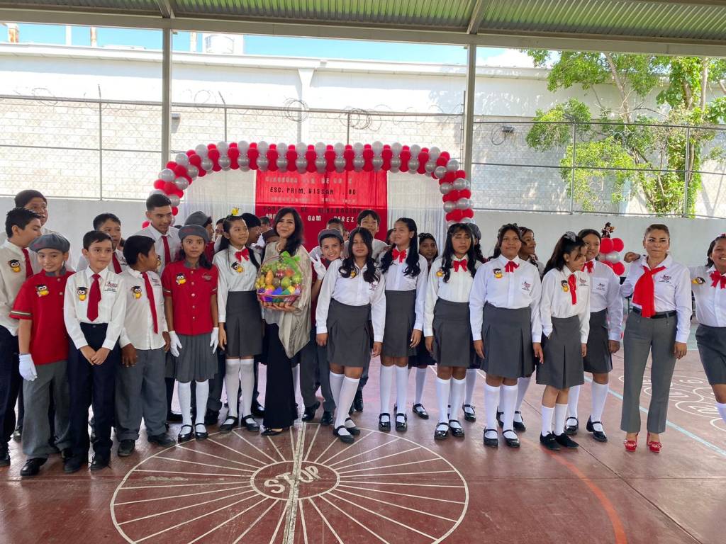 Apadrina David Gama a egresados de la Primaria «Nissan&nbsp;80»