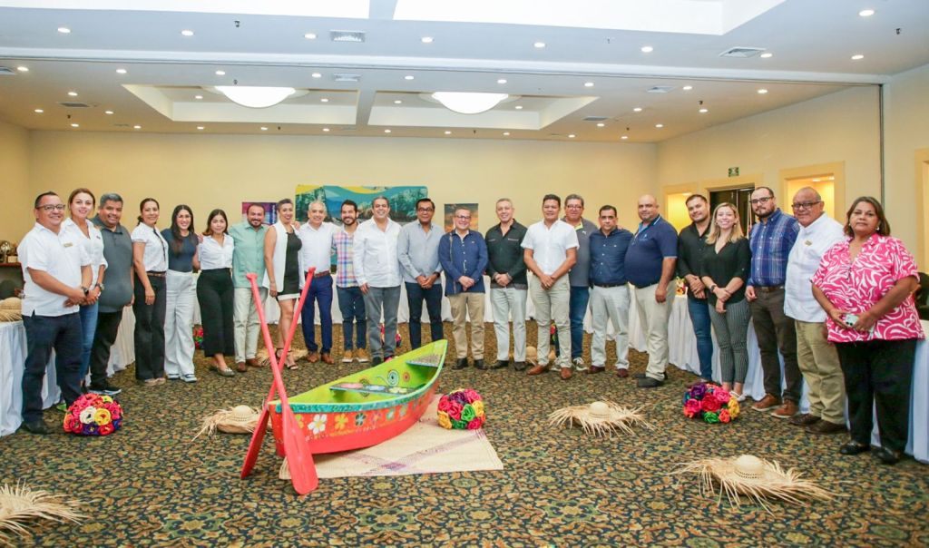 Titular de Sectur Guerrero, Simón Quiñones, se reúne con representantes del sector turístico en Ixtapa-Zihuatanejo