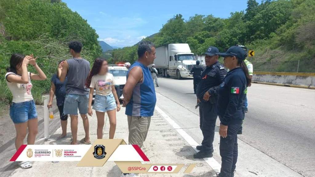 Elementos de seguridad de Guerrero brindan apoyo a familia en la Autopista del&nbsp;Sol