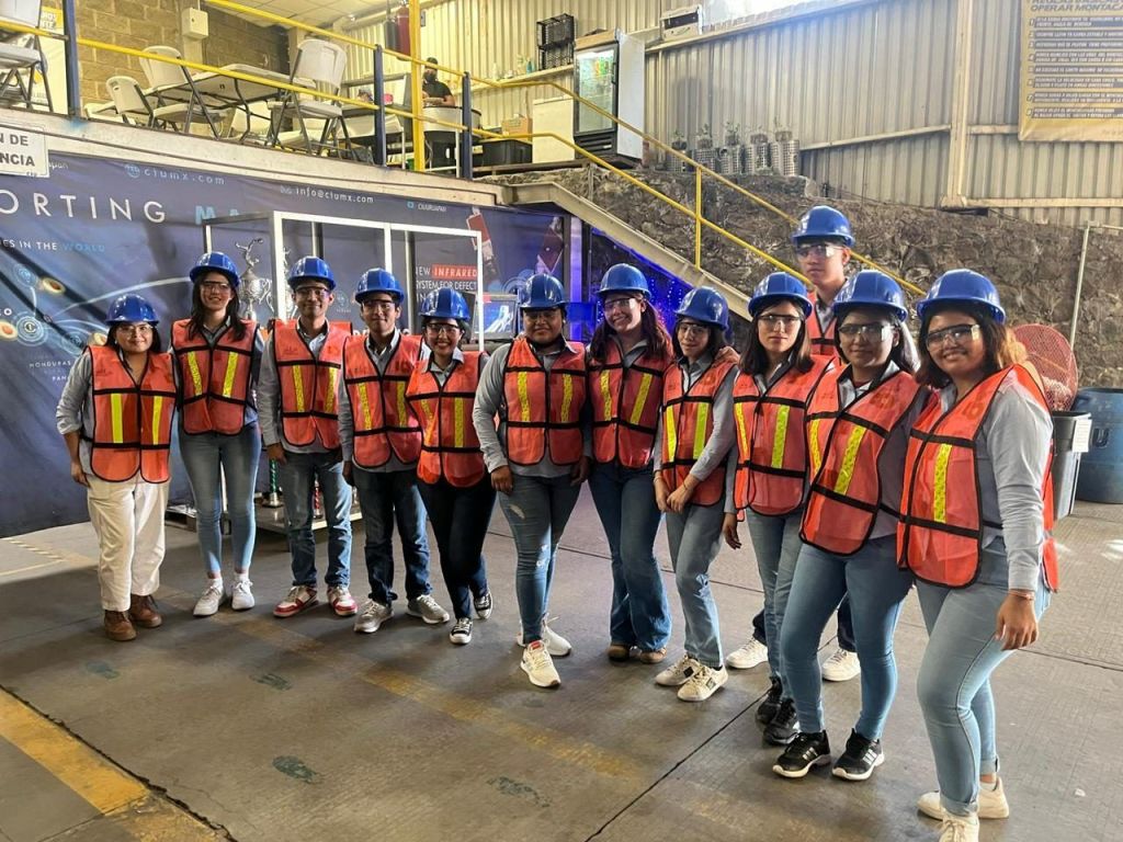 Fortalece la UTCGG aprendizaje de estudiantes con visita a instalaciones&nbsp;corporativas