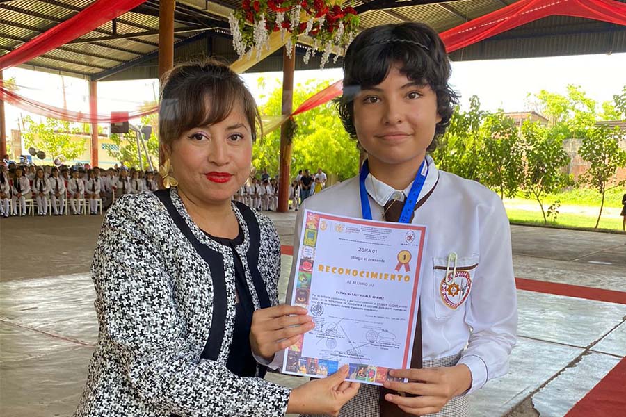 Gana concurso de lectura la estudiante Fátima Rosales Chávez, de la región Tierra&nbsp;Caliente