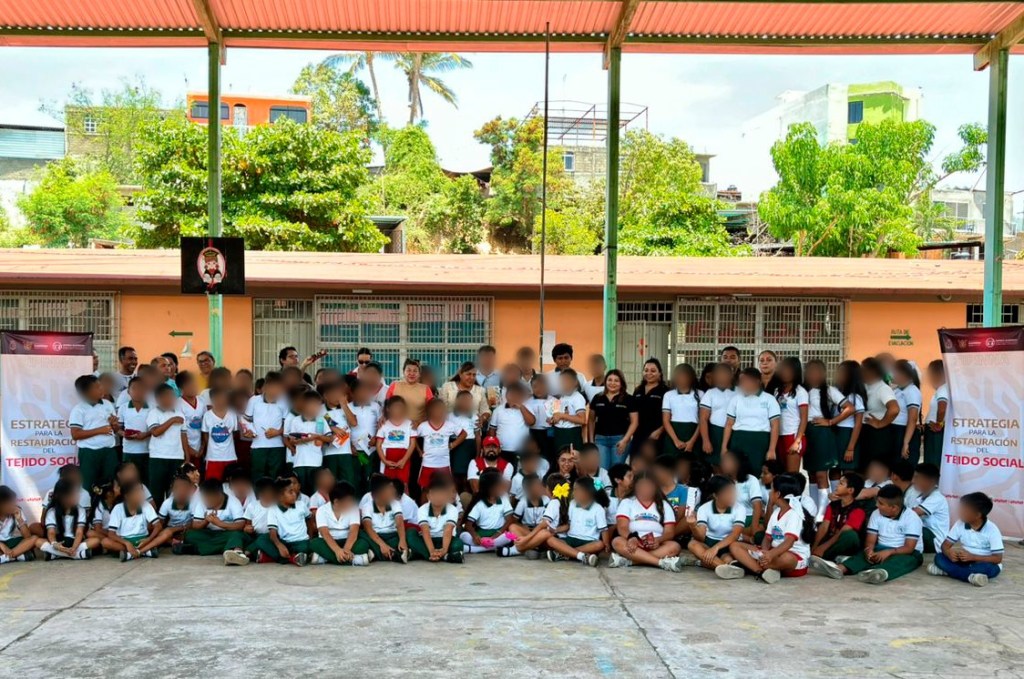 Promueve la gobernadora Evelyn Salgado Pineda entornos libres de violencia en escuelas de la colonia Zapata del puerto de&nbsp;Acapulco