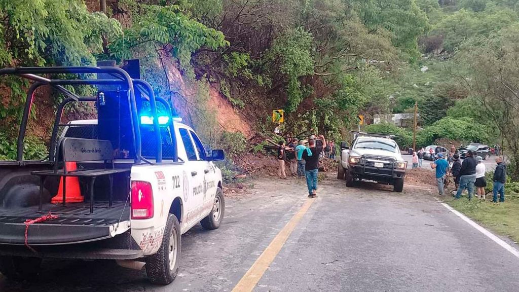LA SSP GUERRERO BRINDA APOYO VIAL SOBRE LA CARRETERA FEDERAL GRUTAS DE CACAHUAMILPA-EL&nbsp;MOGOTE