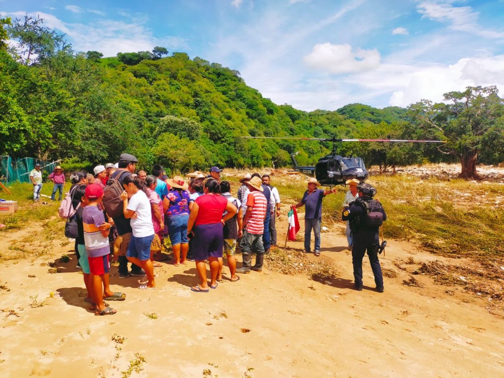 Envía Evelyn Salgado atención y apoyo vía área a familias damnificadas de San José del Ciruelar, municipio de&nbsp;Chilpancingo