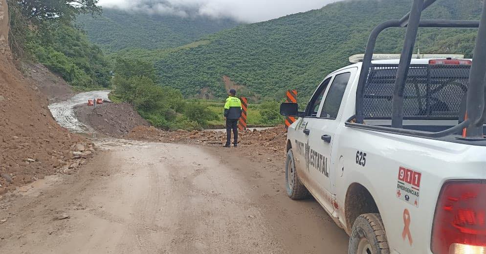 ACCIONES DE VIGILANCIA Y AUXILIO VIAL EN TRAMOS CARRETEROS DEL MUNICIPIO DE&nbsp;TLAPA