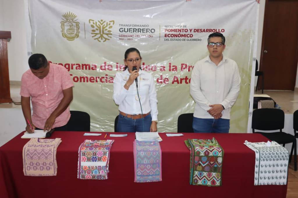 La SEFODECO entregó apoyos artesanos damnificadosde los municipios de Ometepec, Tlacoachistlahuaca y&nbsp;Xochistlahuaca