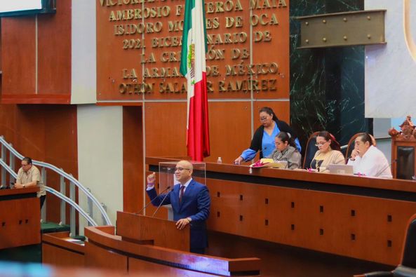 Comparece ante el pleno de la LXIV Legislatura del Estado el titular de SEPLADER, René&nbsp;Vargas