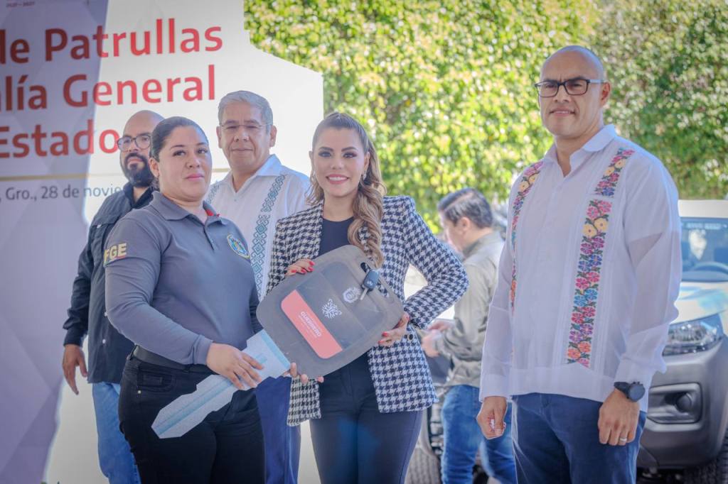 En Guerrero se fortalece la investigación criminal para inhibir los delitos con entrega de patrullas a la FGE: Evelyn&nbsp;Salgado