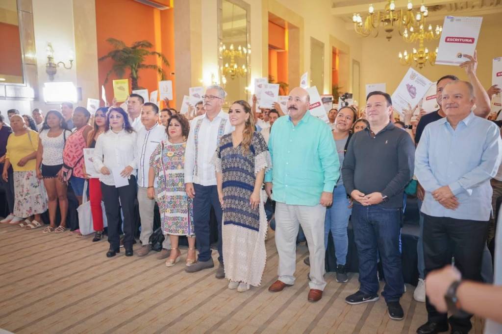 Evelyn Salgado Entrega Títulos de Propiedad a 500&nbsp;Familias
