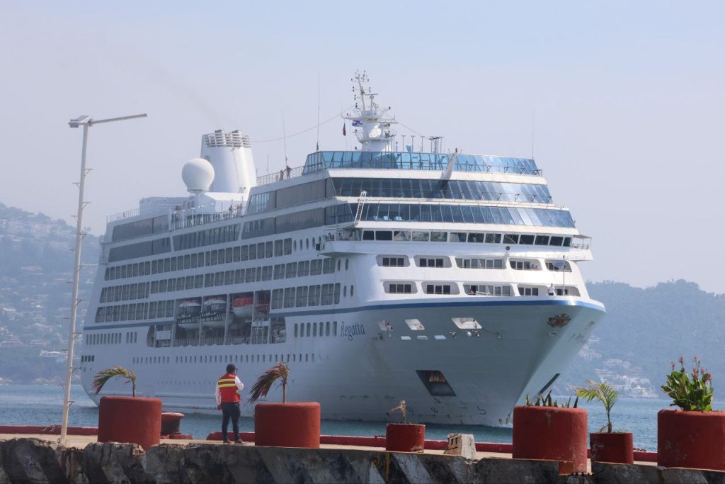 Arriba a Acapulco el crucero Regatta; Evelyn Salgado destaca el resurgimiento turístico del&nbsp;puerto